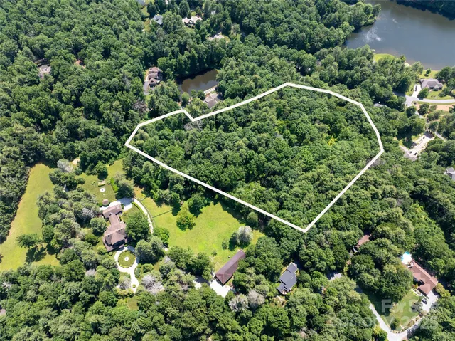 a view of a lush green field