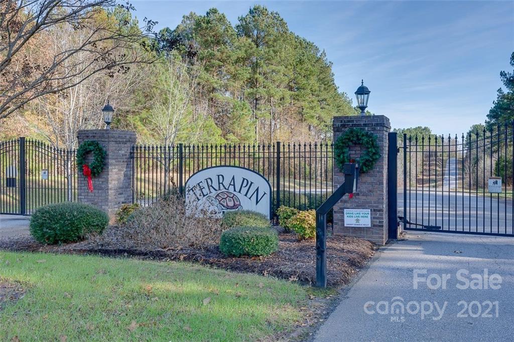 331 Terrapin Pointe Road, Unit 19 Hodges, SC 29653 - Photo 4 of 13 a front view of a house with garden