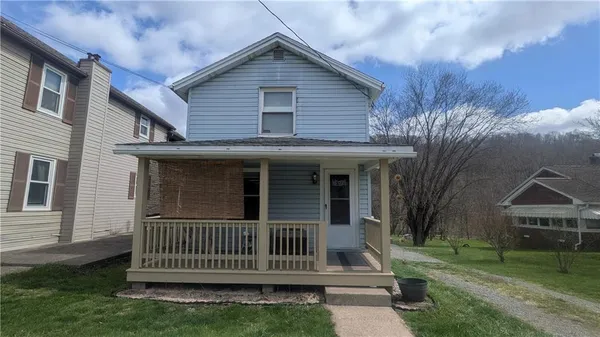 a view of a house with a yard and deck