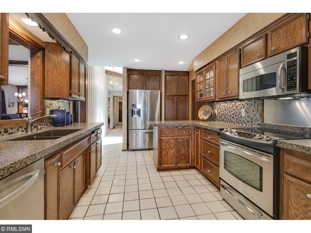 10833 Emerson Road Bloomington, MN 55431 - Photo 4 of 24