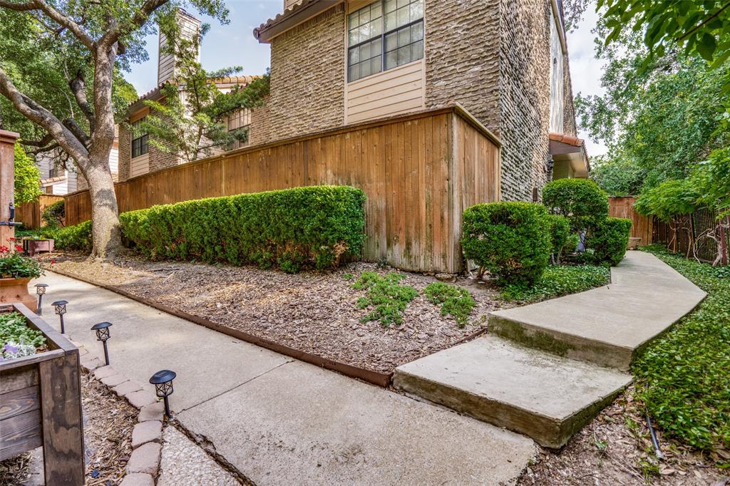 a view of a backyard with pathway