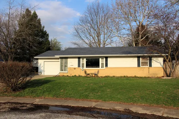 $160,000 | 8 Edgelea Circle, Clinton, IL 61727