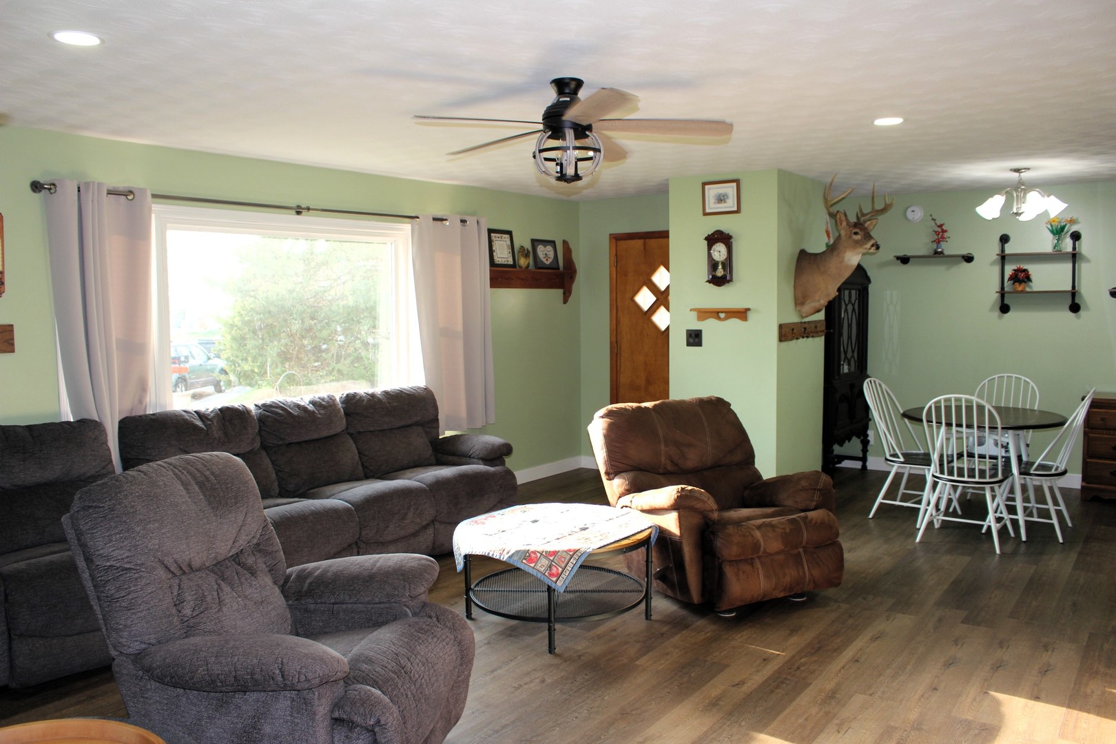 8 Edgelea Circle Clinton, IL 61727 - Photo 4 of 30