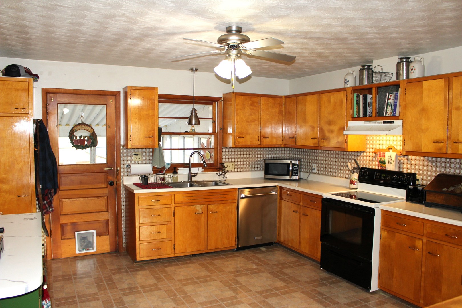 8 Edgelea Circle Clinton, IL 61727 - Photo 10 of 30