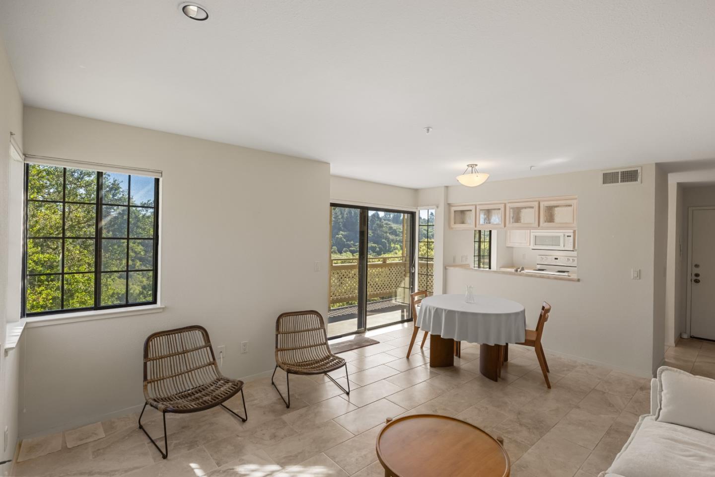 121 Quail Run Court Del Rey Oaks, CA 93940 - Photo 9 of 35