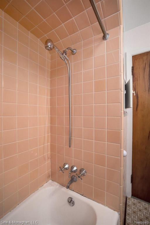 453 Kerby Road Grosse Pointe Farms, MI 48236 - Photo 17 of 32