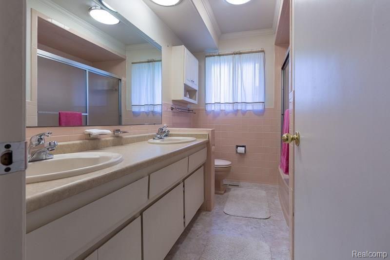 10946 Chicago Road Warren, MI 48093 - Photo 16 of 19 109460 Chicago Rd-26.jpg