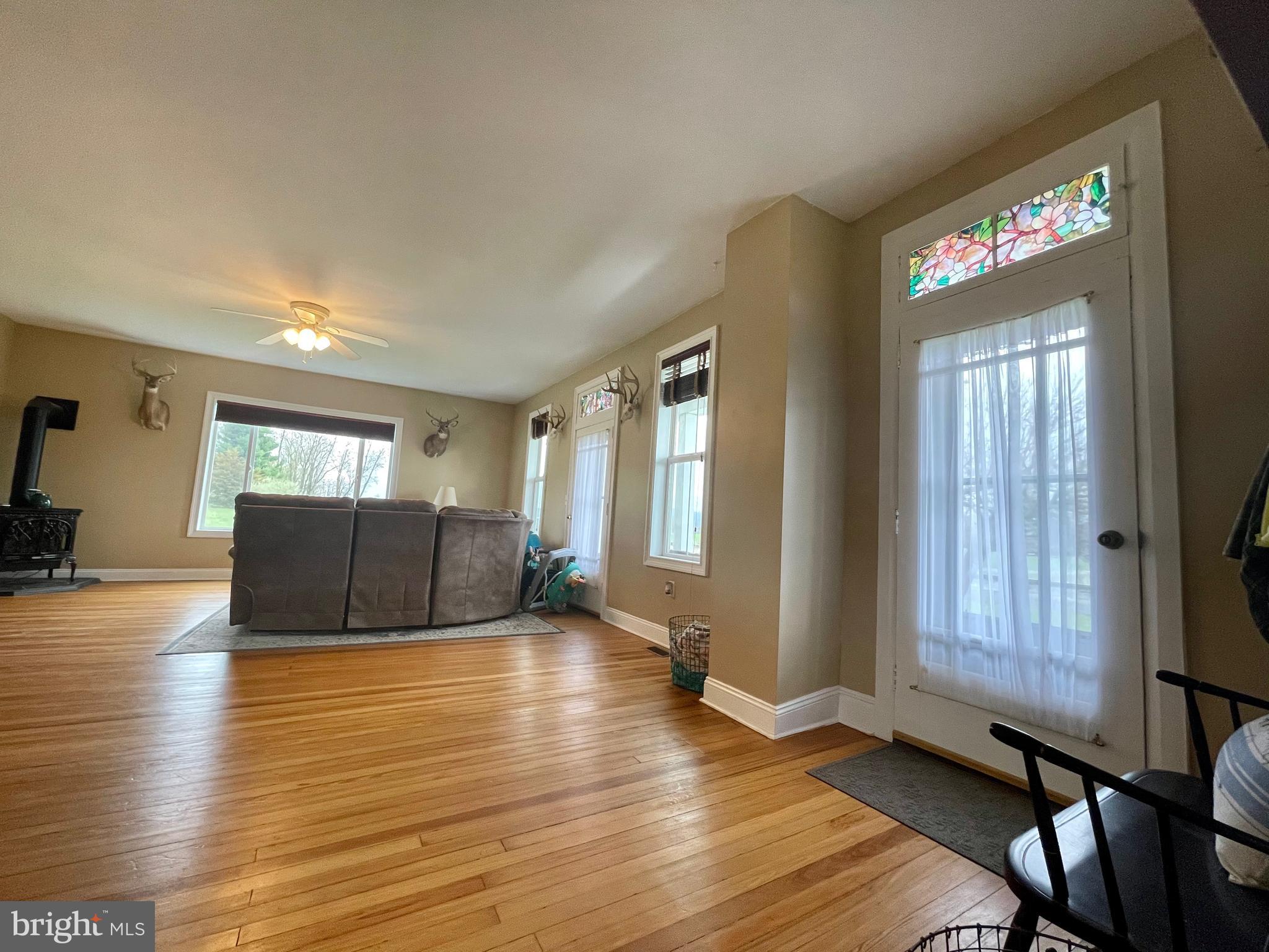 384 Mt Hope Road Fairfield, PA 17320 - Photo 21 of 58 living room