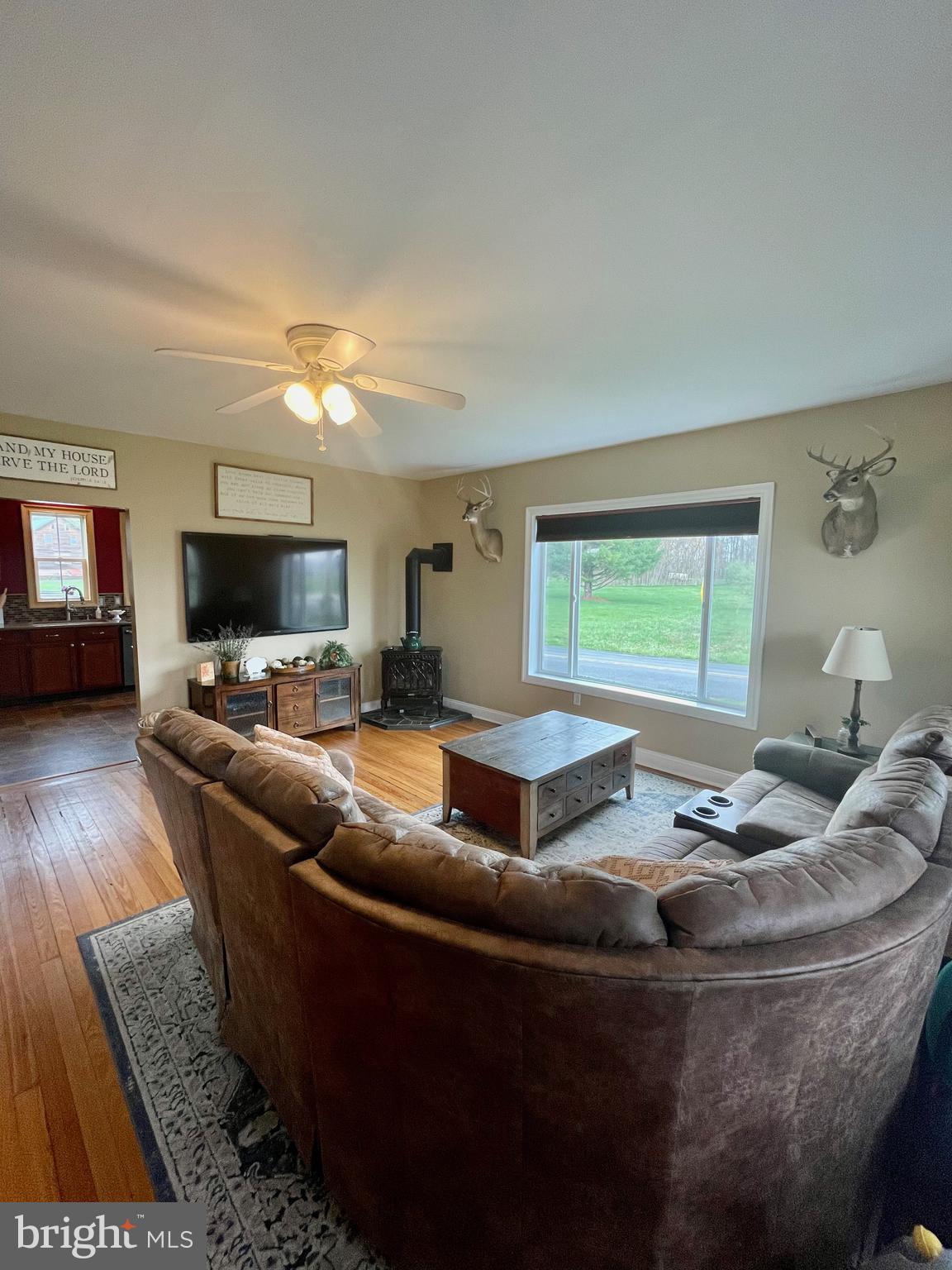 384 Mt Hope Road Fairfield, PA 17320 - Photo 22 of 58 living room