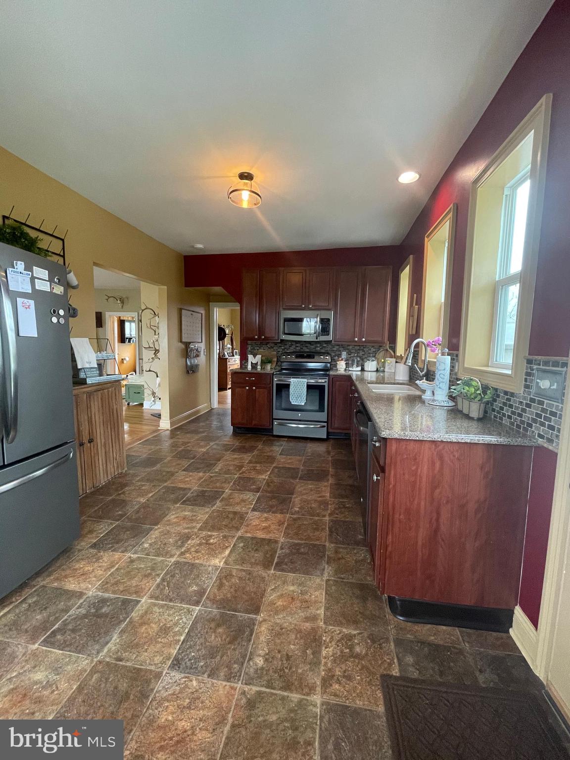 384 Mt Hope Road Fairfield, PA 17320 - Photo 5 of 58 Kitchen w/ quartz counters and stainless steel app