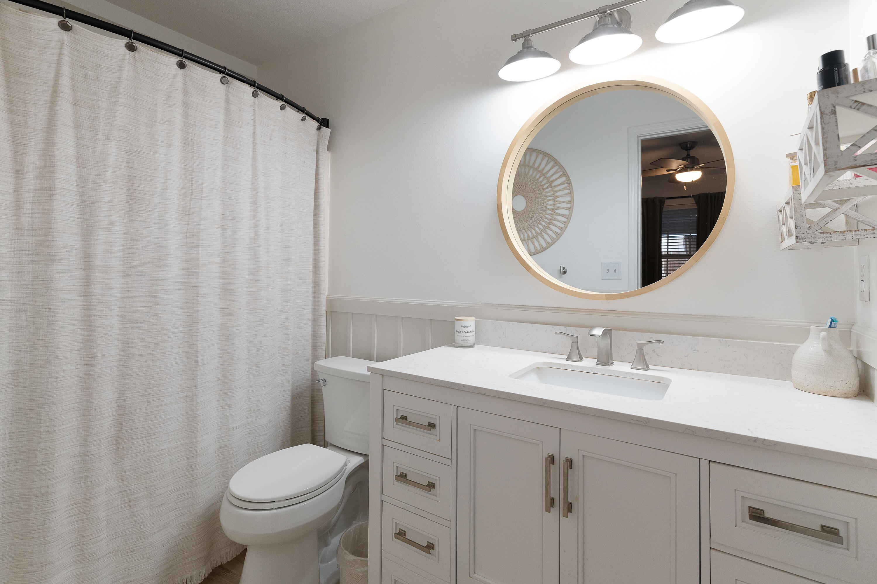 125 Wright Circle Niceville, FL 32578 - Photo 23 of 51 a bathroom with a toilet a sink and a mirror