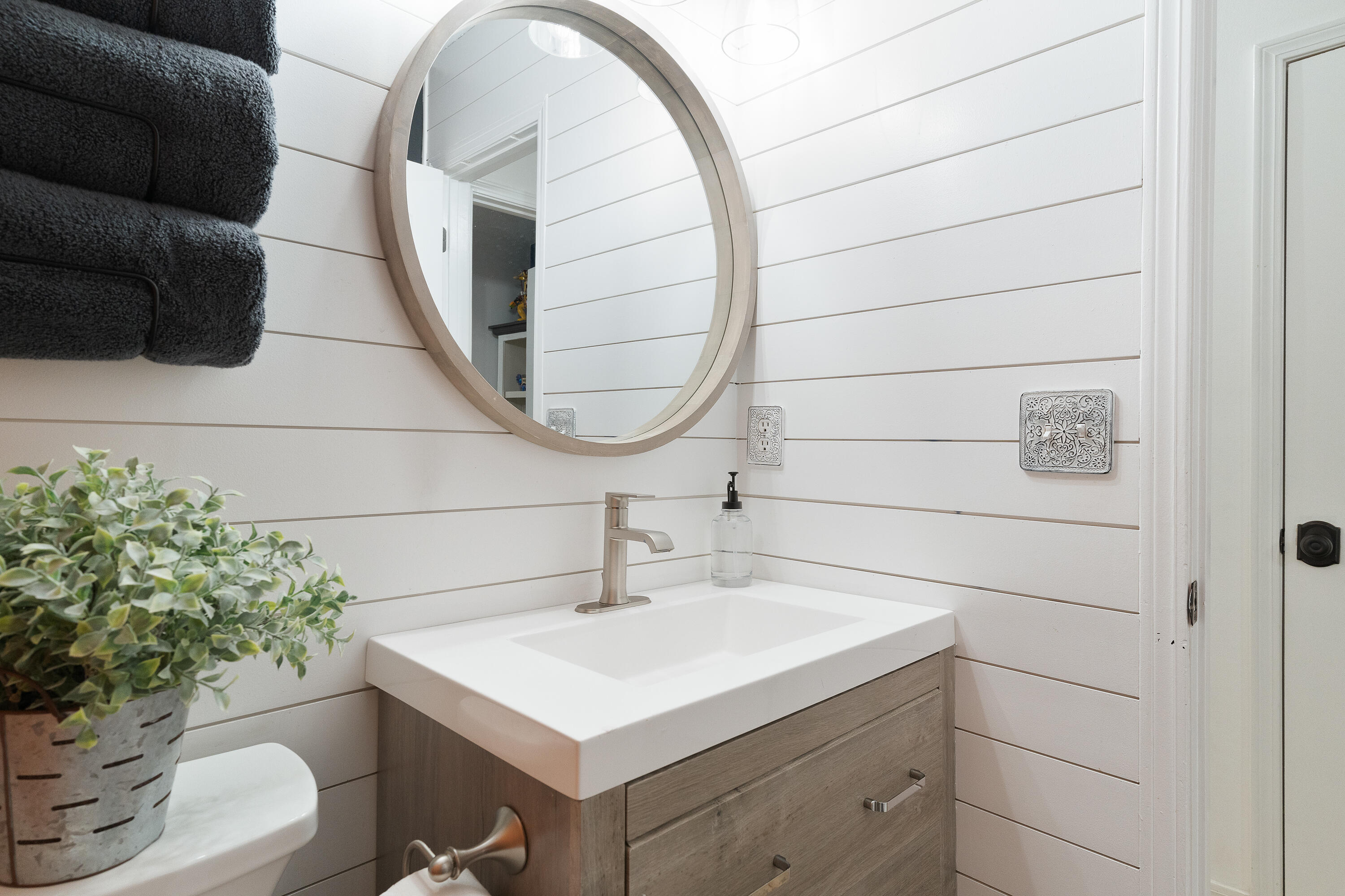 125 Wright Circle Niceville, FL 32578 - Photo 30 of 51 a bathroom with a sink and a mirror
