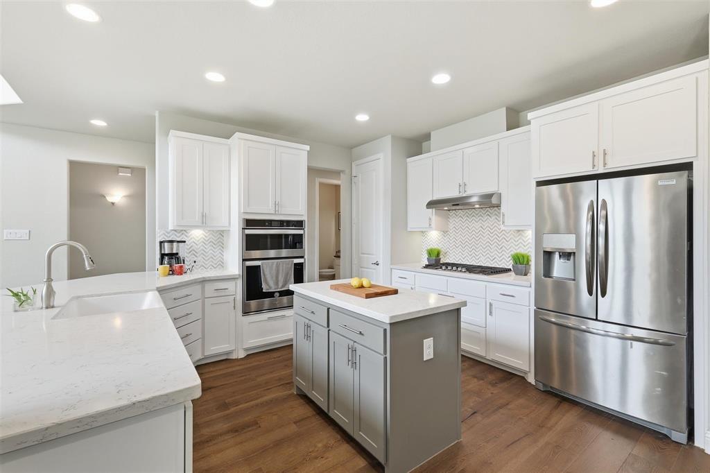 6212 Leatherstem Road Flower Mound, TX 76226 - Photo 10 of 40 Clean sleek kitchen with HUGE pantry and deep apron front sink.