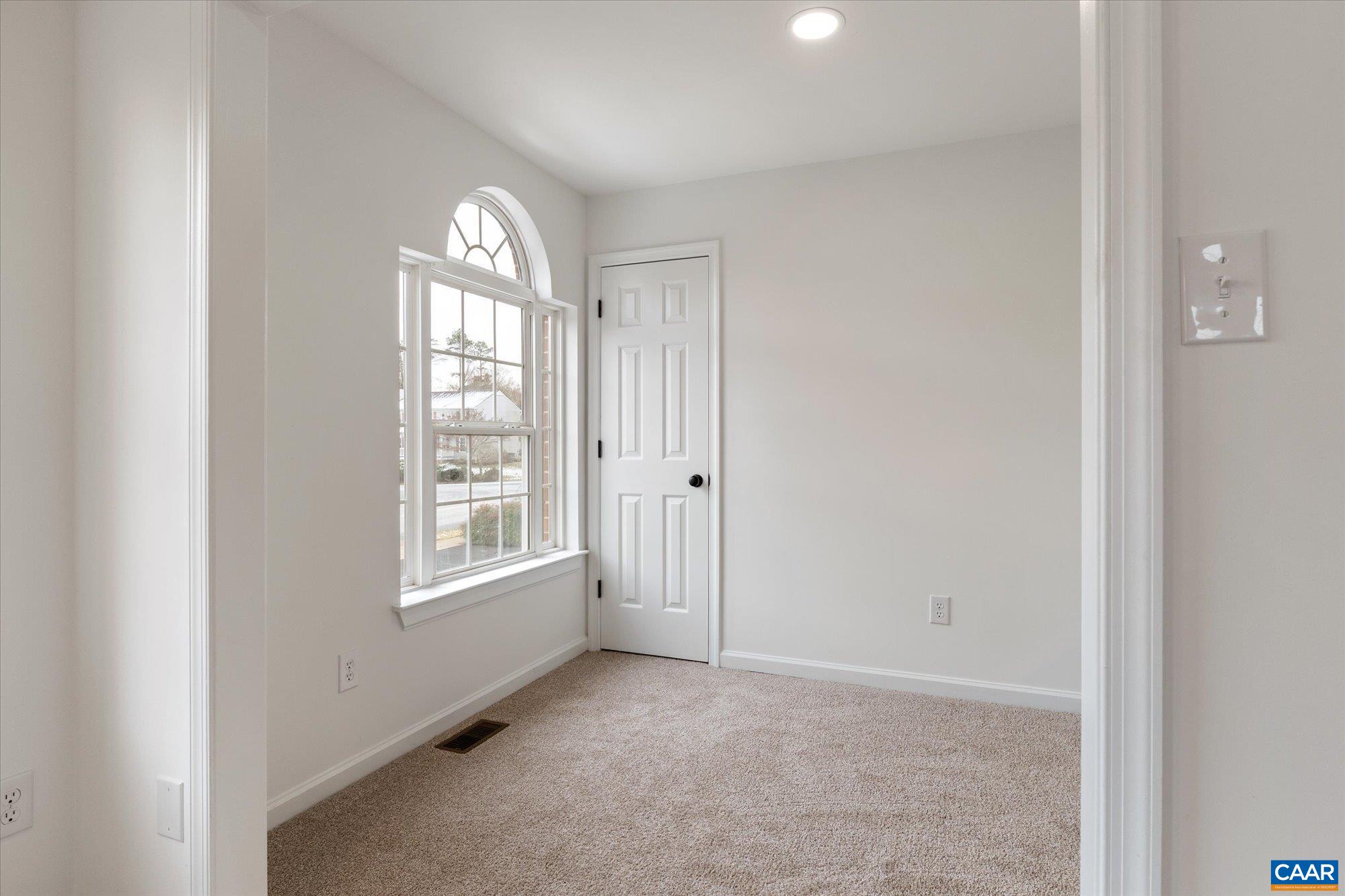 1600 Old Brook Road Charlottesville, VA 22901 - Photo 21 of 48 an empty room with windows and closet