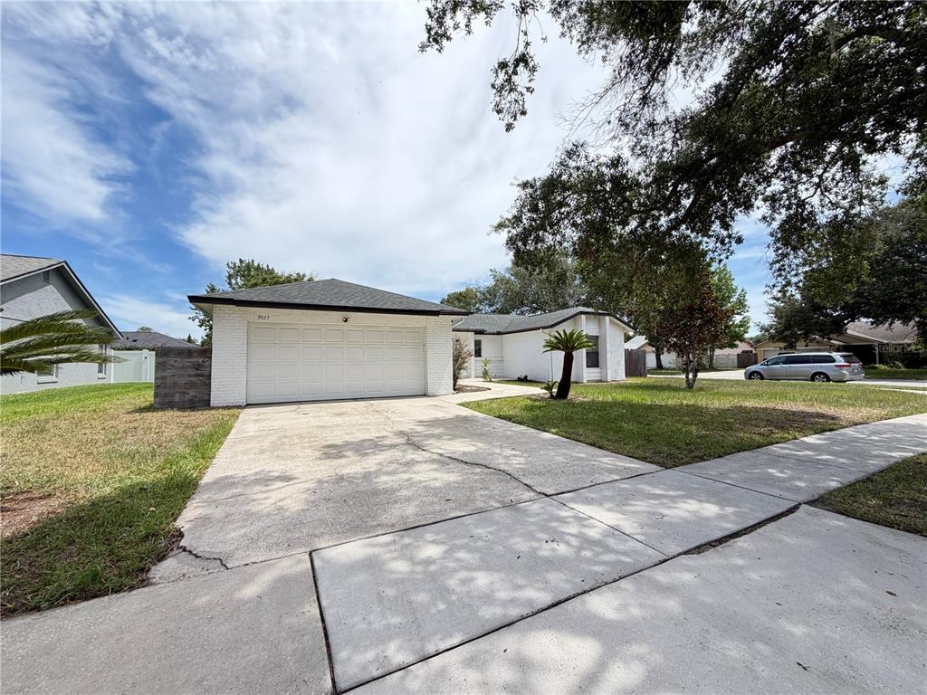 9923 Castleton Street Orlando, FL 32817 - Photo 2 of 27