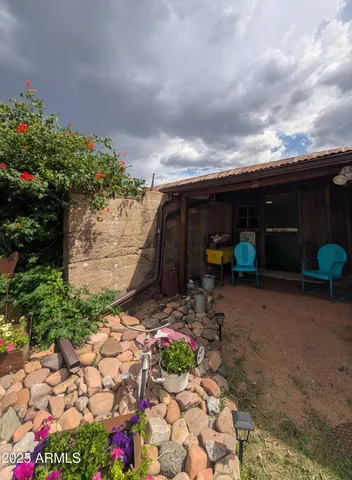 a view of a workspace with furniture and a livingroom