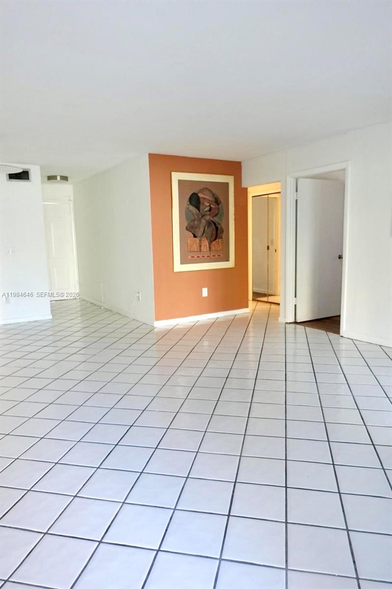 2501 South Ocean Boulevard, Unit 1040 Boca Raton, FL 33432 - Photo 7 of 16 a view of an empty room and window