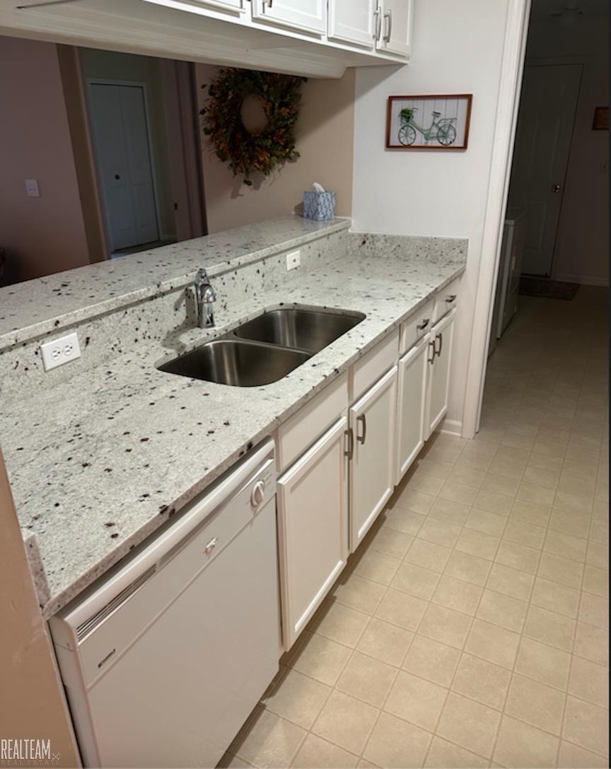 20642 Dunham Road Clinton Township, MI 48038 - Photo 7 of 15 50112692-6.JPG