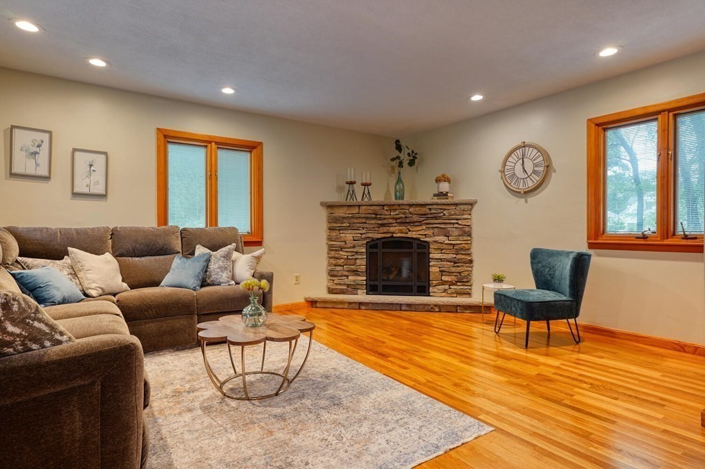 8 Forest Road Burlington, MA 01803 - Photo 6 of 35 Gallery Image 6