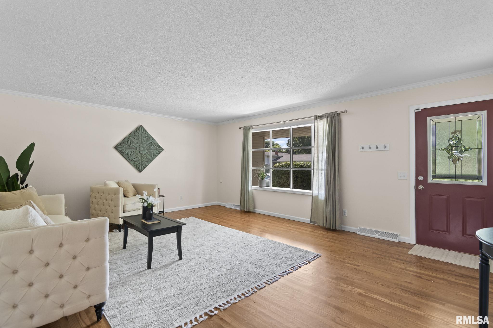 2408 Delaware Drive Springfield, IL 62702 - Photo 3 of 43
