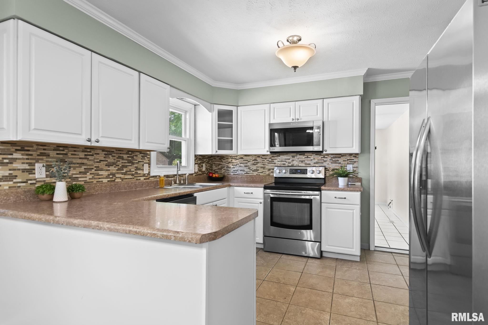 2408 Delaware Drive Springfield, IL 62702 - Photo 6 of 43