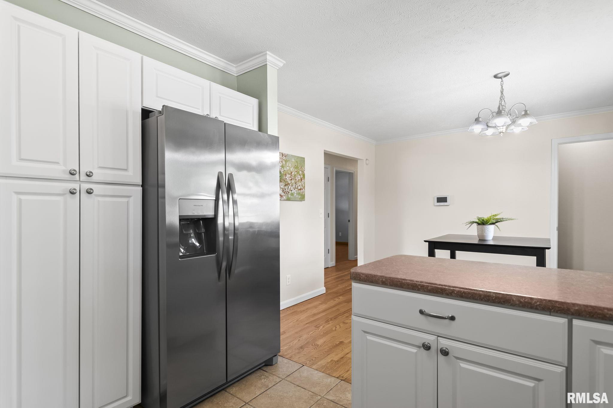 2408 Delaware Drive Springfield, IL 62702 - Photo 9 of 43