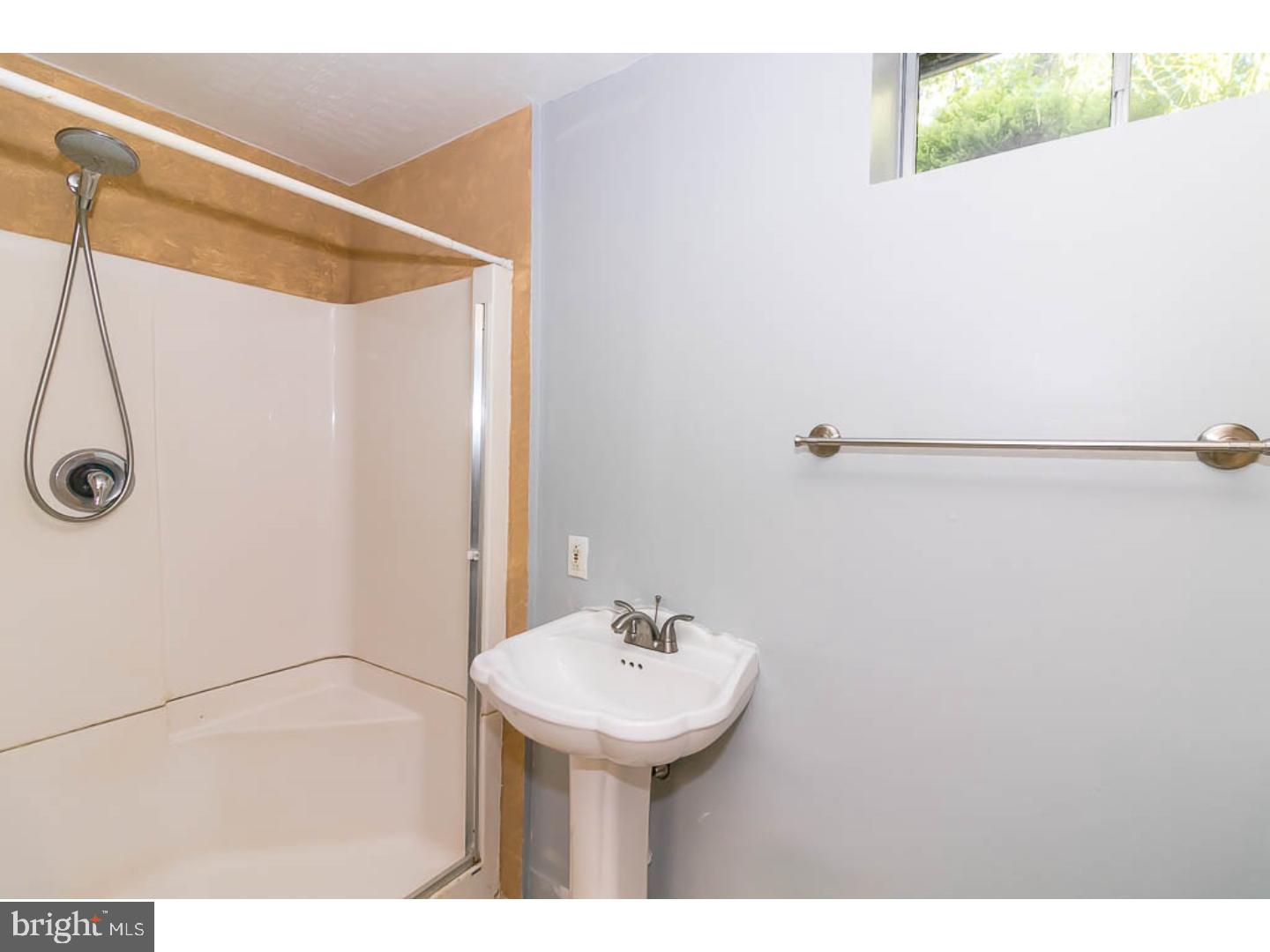 1446 Kearsley Road Sicklerville, NJ 08081 - Photo 22 of 25 Bathroom