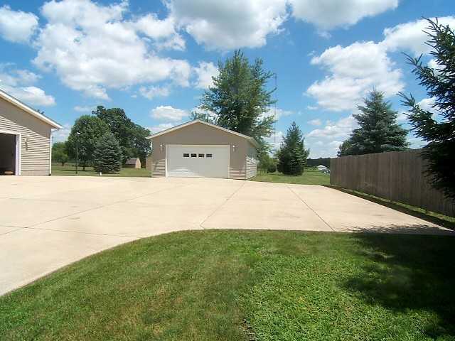 1945 Simpson Road London, OH 43140 - Photo 2 of 13 Gallery Image 2