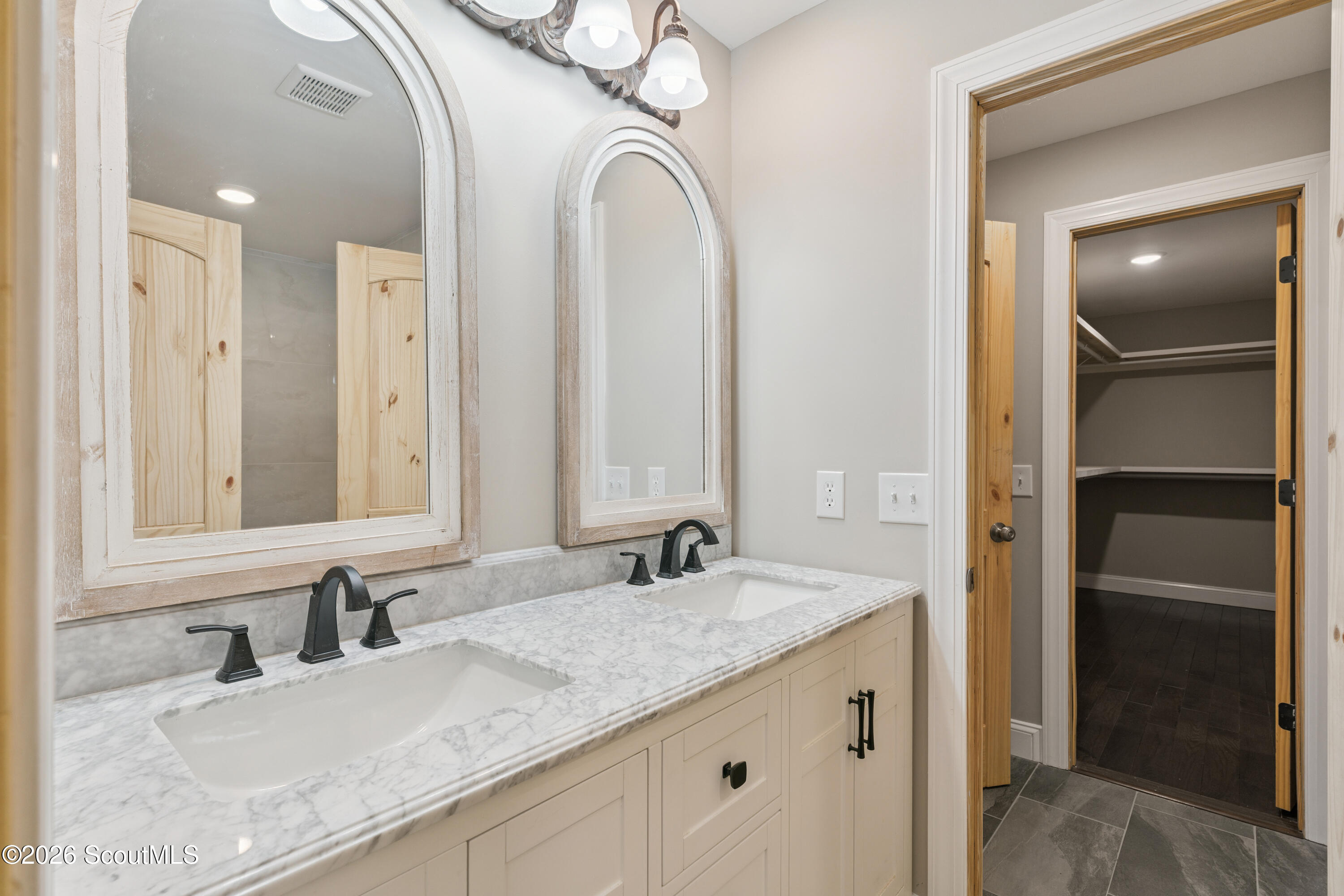 999 Hope Road Waynesville, GA 31566 - Photo 11 of 32 Primary Bathroom