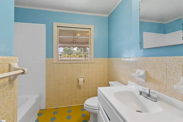 $325,000 | 509 West Carolina Avenue, Clinton, SC 29325