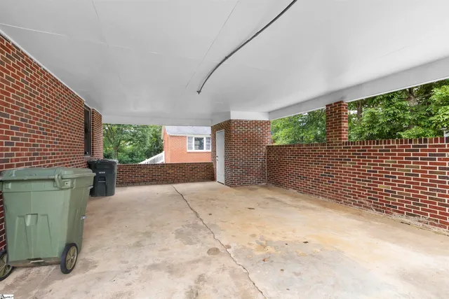 $325,000 | 509 West Carolina Avenue, Clinton, SC 29325