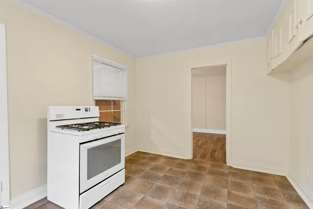 $325,000 | 509 West Carolina Avenue, Clinton, SC 29325