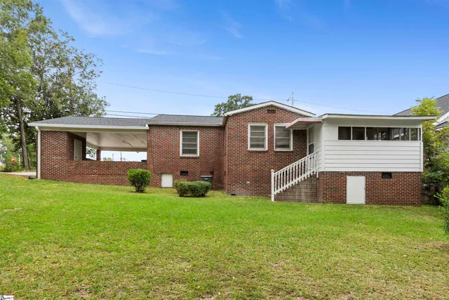 $325,000 | 509 West Carolina Avenue, Clinton, SC 29325