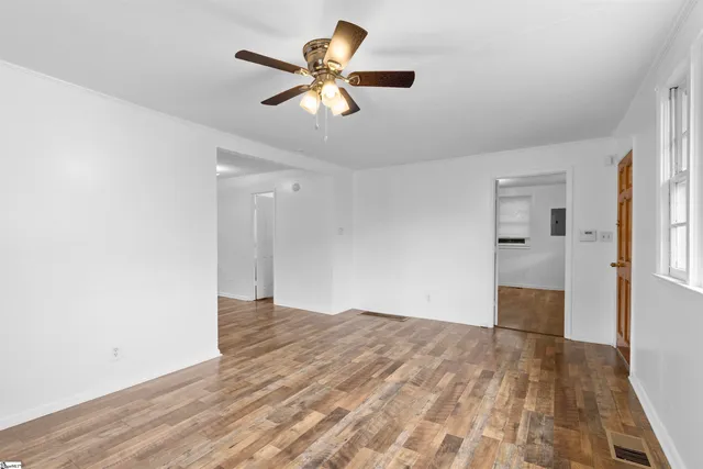 $325,000 | 509 West Carolina Avenue, Clinton, SC 29325