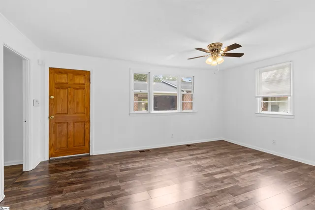 $325,000 | 509 West Carolina Avenue, Clinton, SC 29325