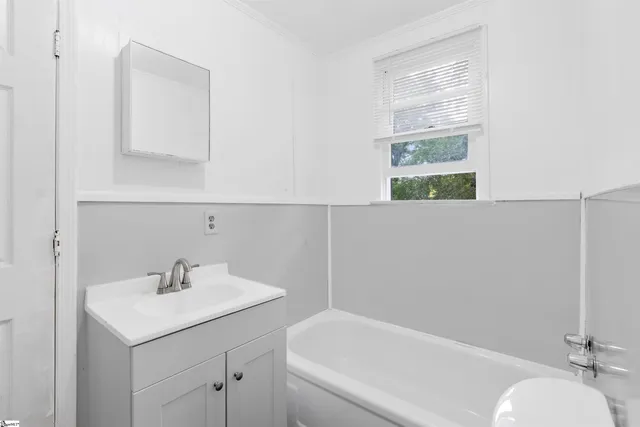 $325,000 | 509 West Carolina Avenue, Clinton, SC 29325