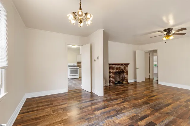 $325,000 | 509 West Carolina Avenue, Clinton, SC 29325