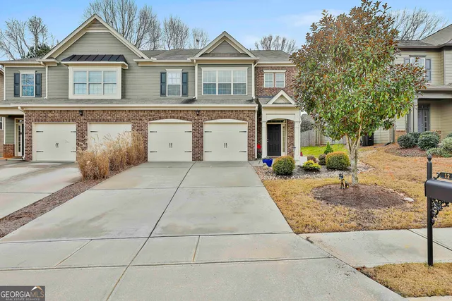 a view of a house with a outdoor space