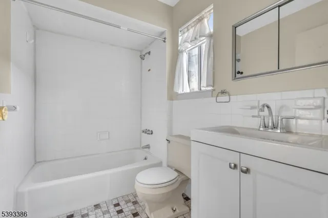 $315,000 | 164 Diamond Bridge Avenue, Unit 18, Hawthorne, NJ 07506