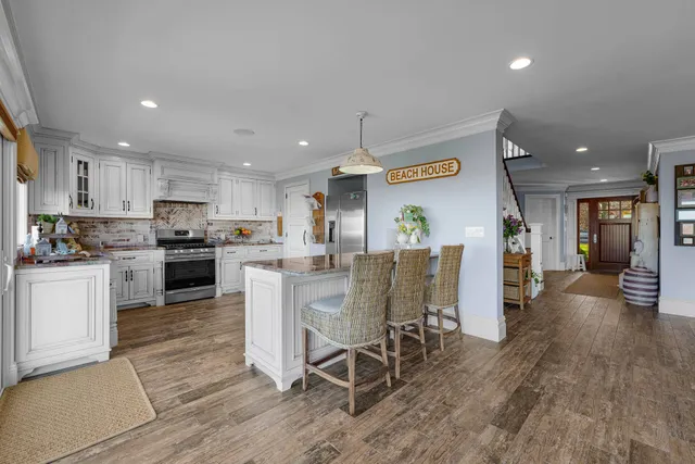 $7,995,000 | 278 West West Lake Drive, Montauk, NY 11954