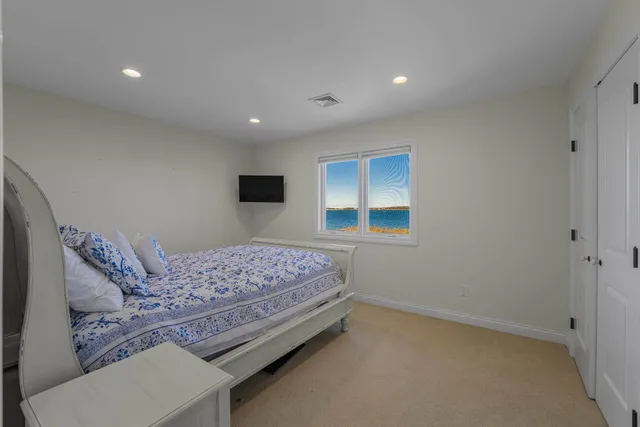 $7,995,000 | 278 West West Lake Drive, Montauk, NY 11954