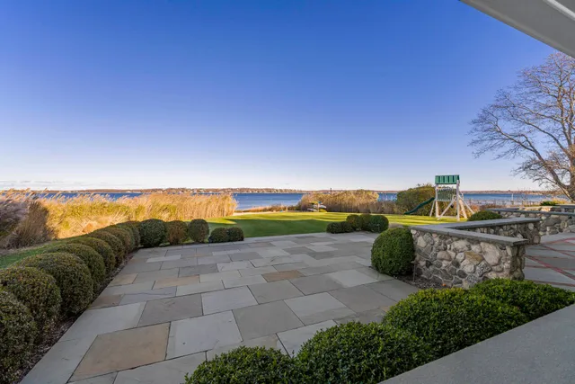 $7,995,000 | 278 West West Lake Drive, Montauk, NY 11954
