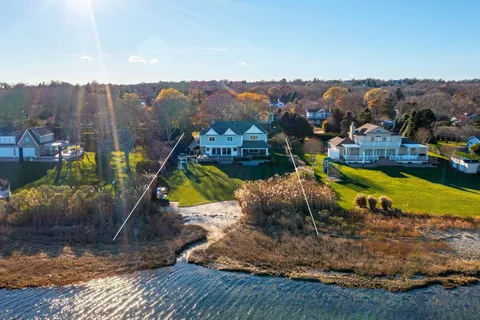 $7,995,000 | 278 West West Lake Drive, Montauk, NY 11954