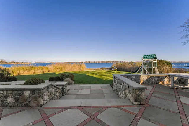 $7,995,000 | 278 West West Lake Drive, Montauk, NY 11954