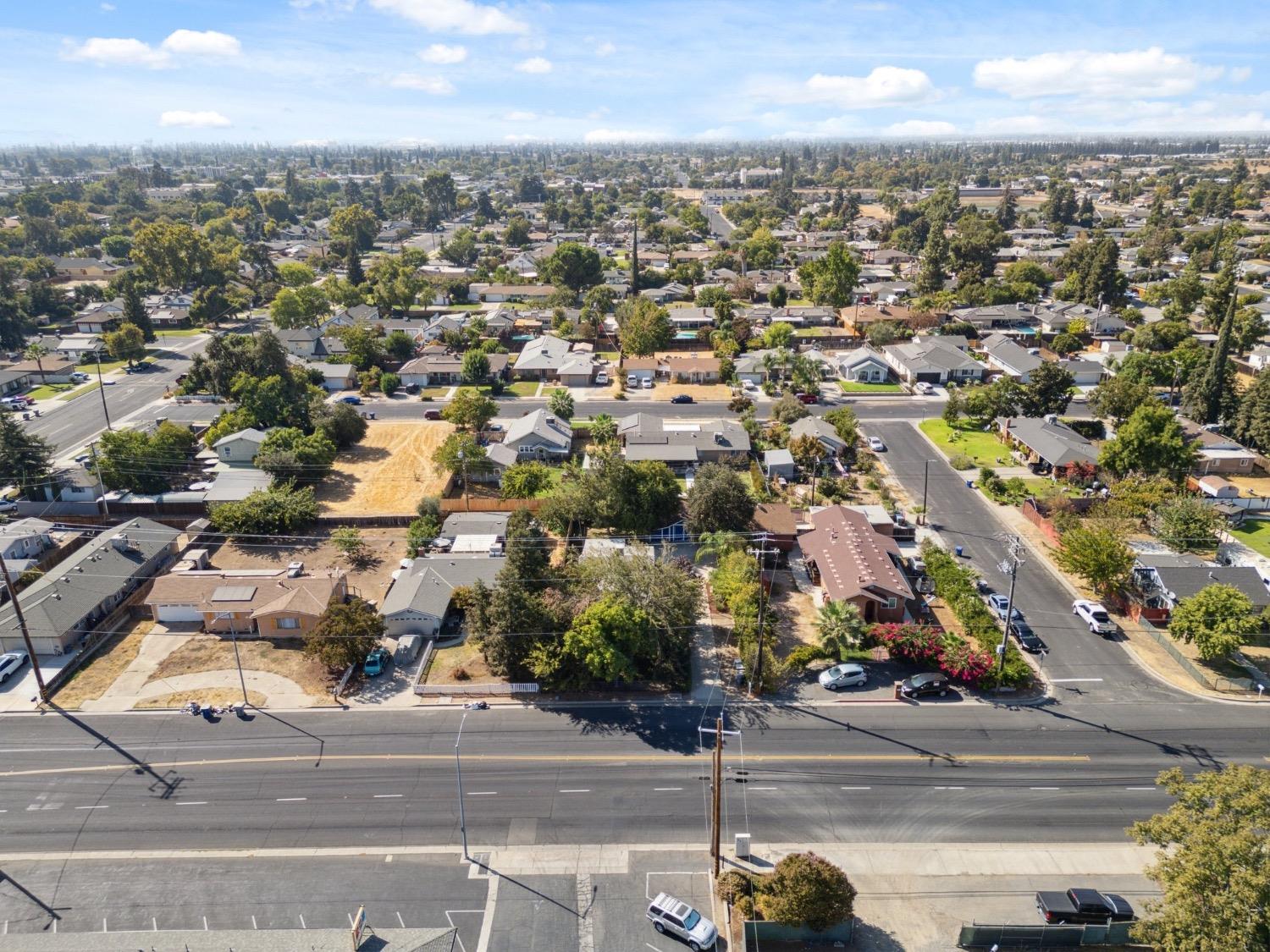 220 Sunnyside Avenue Clovis, CA 93612 - Photo 29 of 38 an aerial view of multiple house