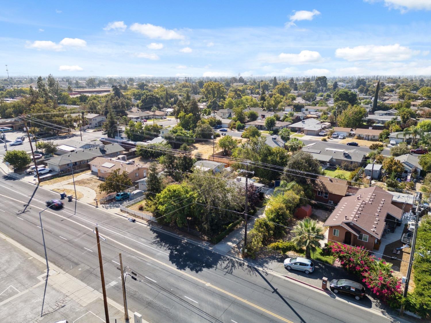 220 Sunnyside Avenue Clovis, CA 93612 - Photo 31 of 38 a view of a city