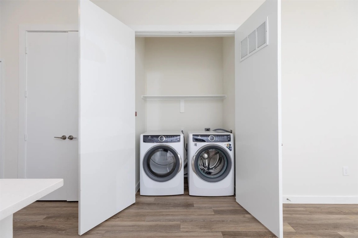 1690 North Loop, Unit 479 Houston, TX 77009 - Photo 16 of 28 a utility room with dryer and washer
