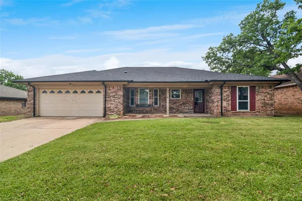 $380,000 | 5214 Rustle Leaf Drive, Arlington, TX 76017