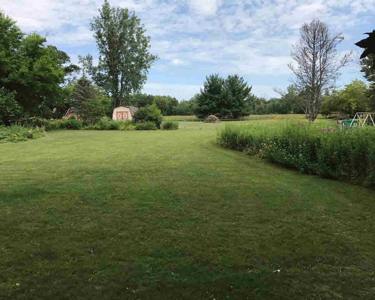 7082 Hickory Street Flushing, MI 48433 - Photo 8 of 34 21318229-7.JPG
