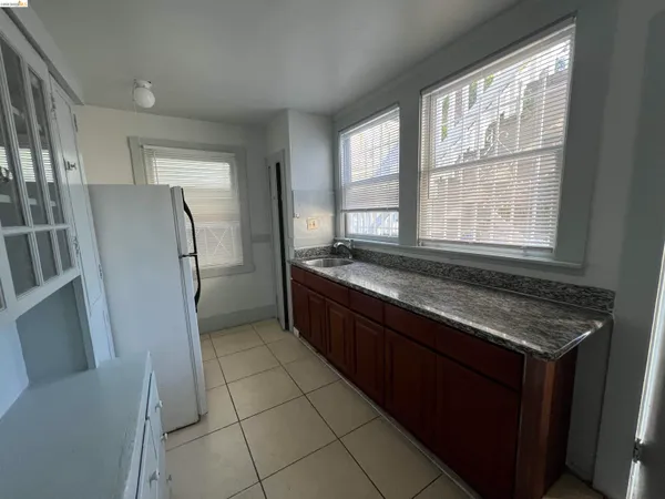 $2,250 | 1727 Alcatraz Avenue, Berkeley, CA 94703